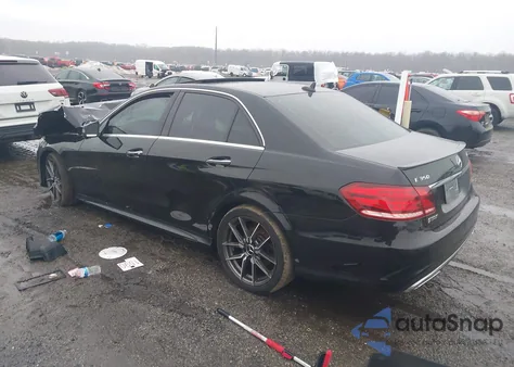 2015 Mercedes-Benz E 350 4Matic z USA, uszkodzony, nr VIN WDDHF8JB2FB097270